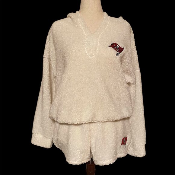 Women's Tampa Bay Buccaneers Concepts Sport Cream Fluffy Hoodie Top & Shorts Set - Picture 4 of 8